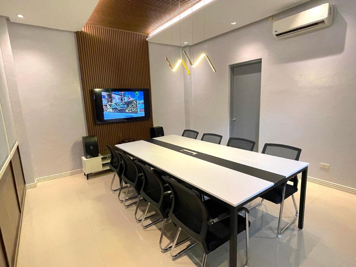 Luisita Central Park Hotel Tarlac City Екстериор снимка