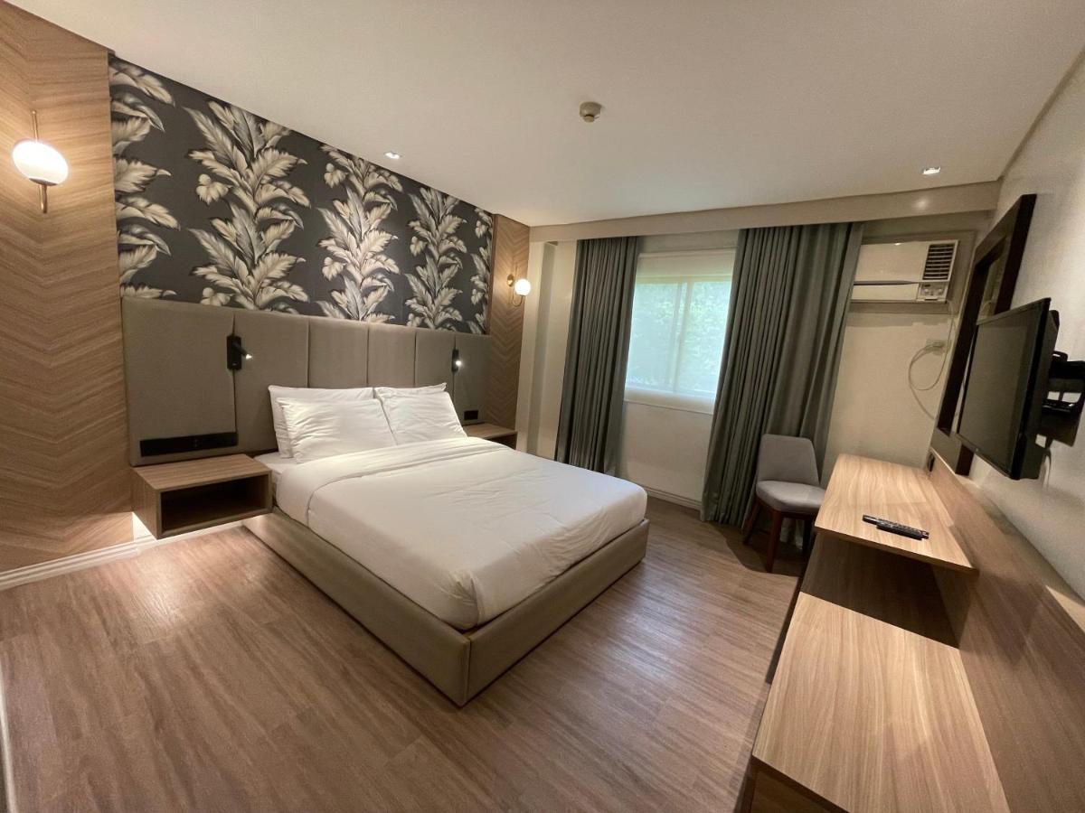 Luisita Central Park Hotel Tarlac City Екстериор снимка