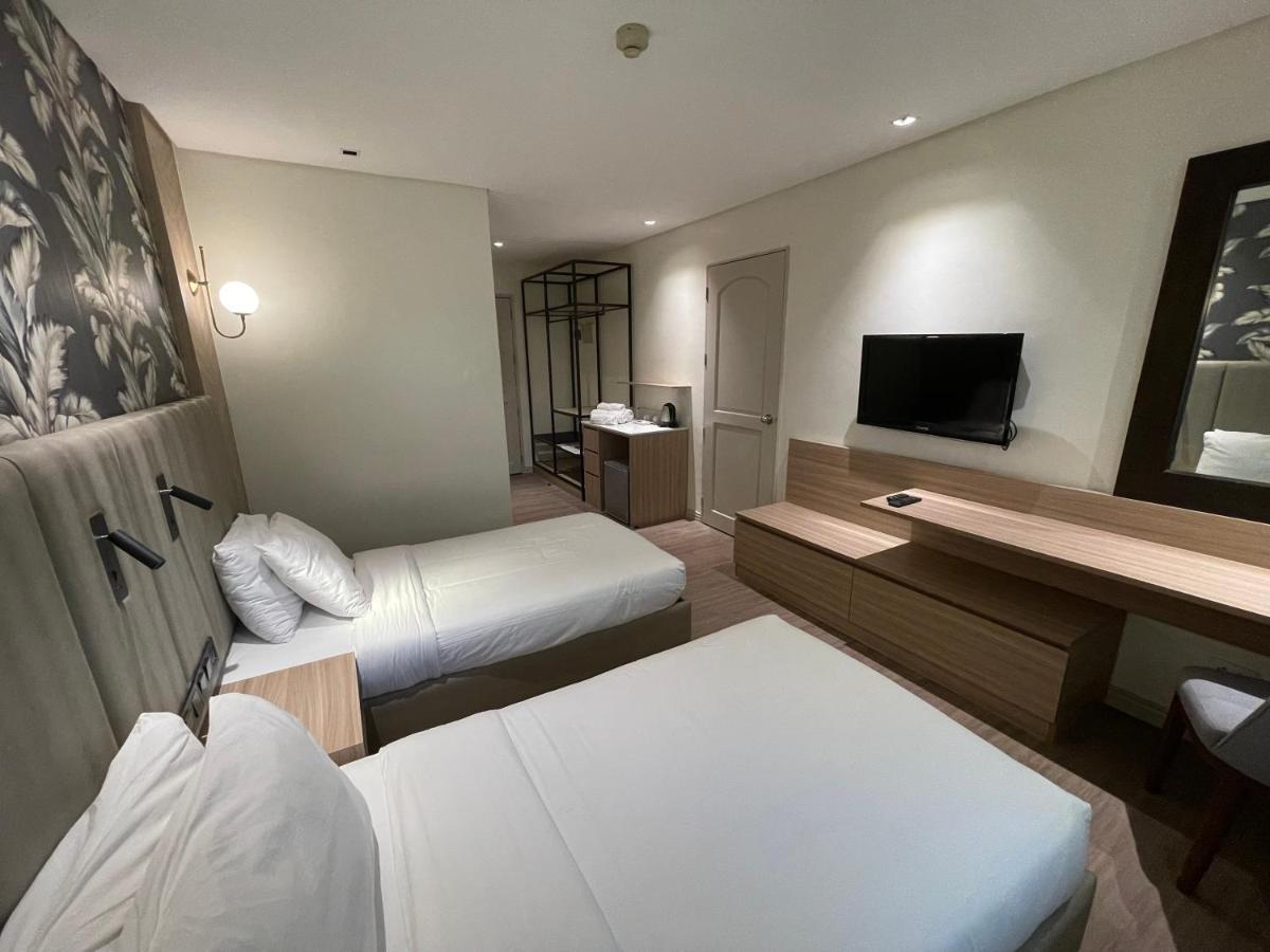 Luisita Central Park Hotel Tarlac City Стая снимка