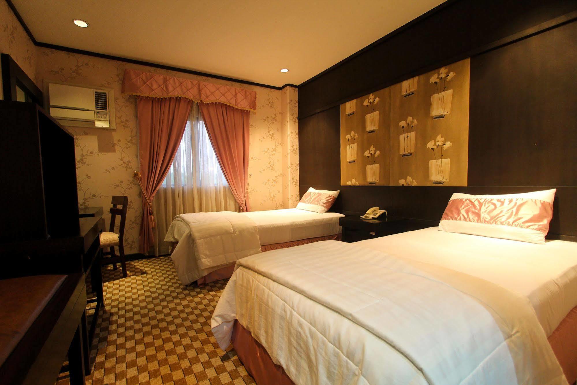 Luisita Central Park Hotel Tarlac City Екстериор снимка