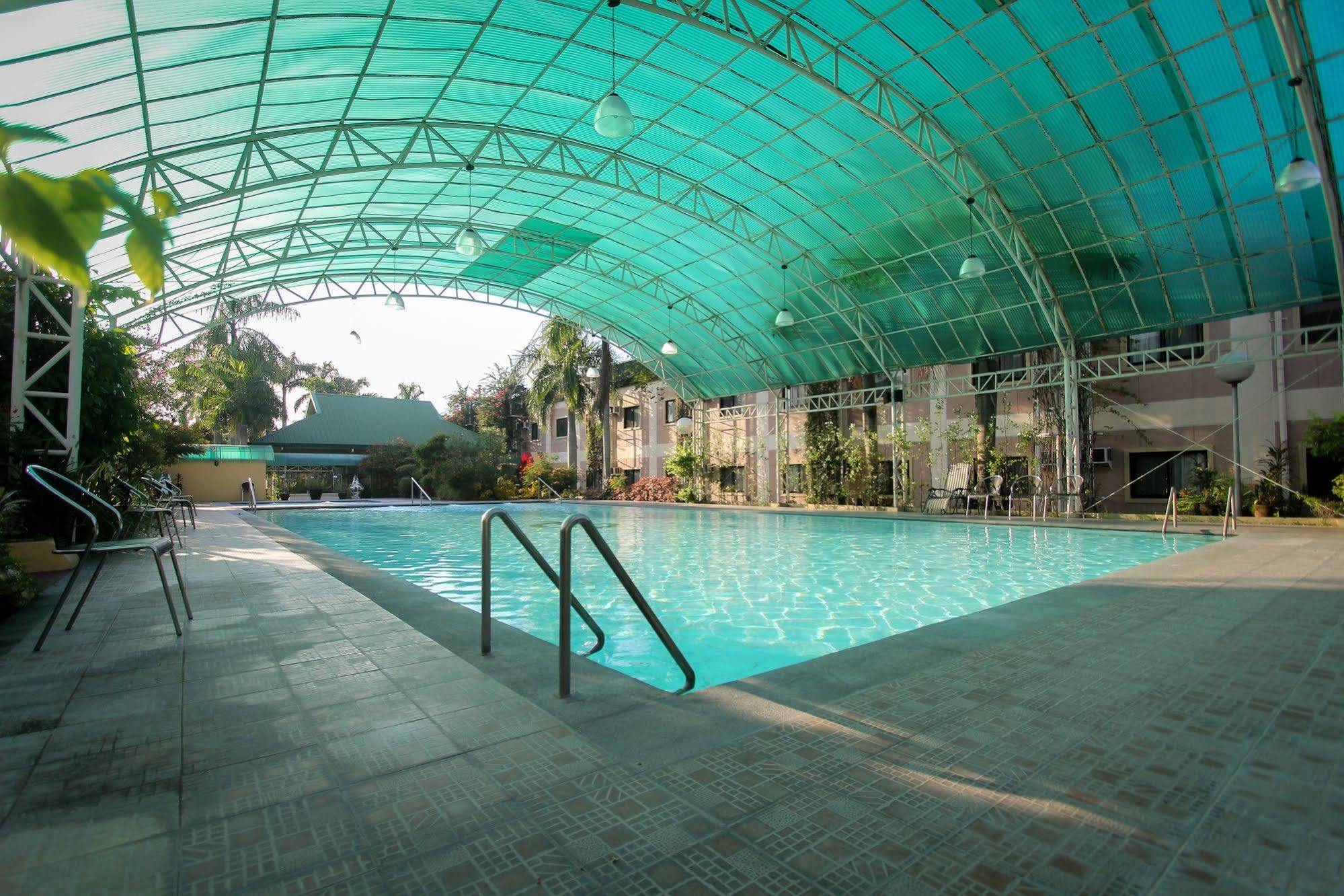 Luisita Central Park Hotel Tarlac City Екстериор снимка